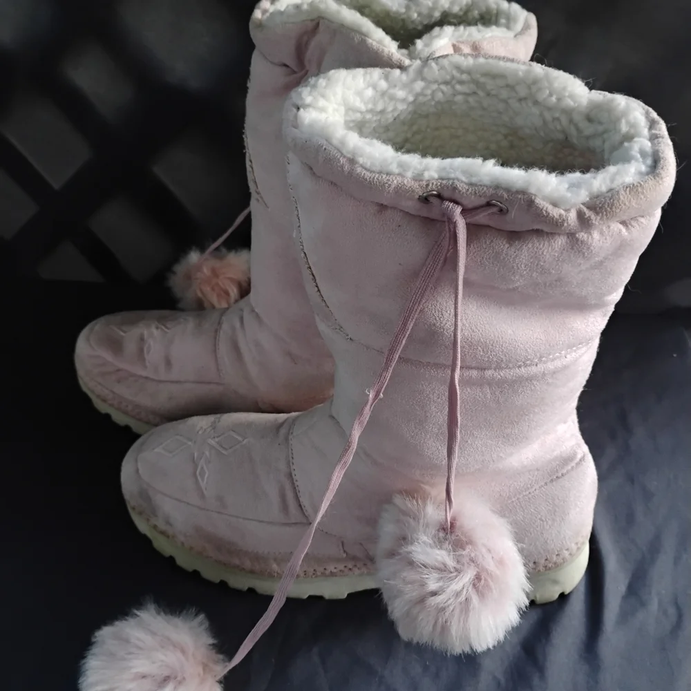 Route 66 Suede/Fur Insulated Boots/w Pom Poms - Picture 5 of 10